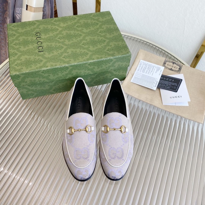 G*u*i flat shoes